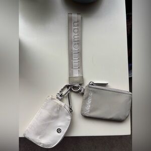 Lululemon Gray and White Wristlet Set
